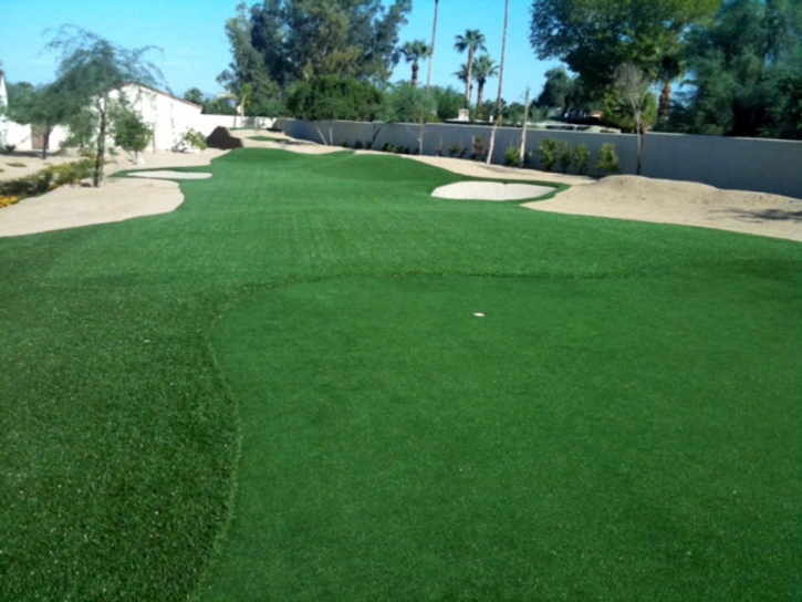 Fake Lawn Hernandez, New Mexico Home Putting Green